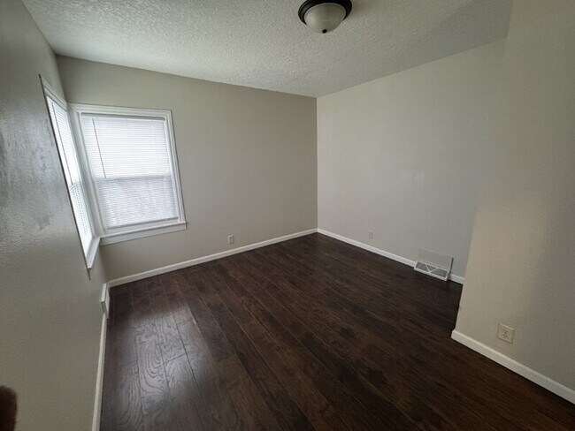 Foto del edificio - 714 Ovid Ave