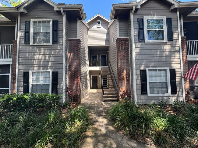 Building Photo - Move In Special! 2 Bed / 2 Bath Upstairs C...