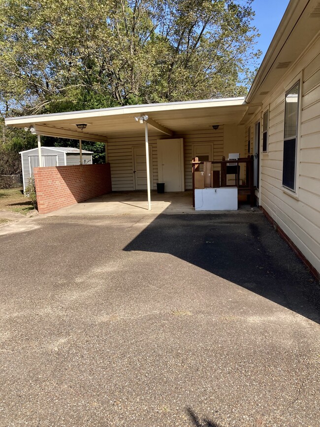 covered carport - 1306 McMinn Ave