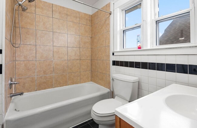 Foto del edificio - HALF MONTH FREE* Single family home with n...