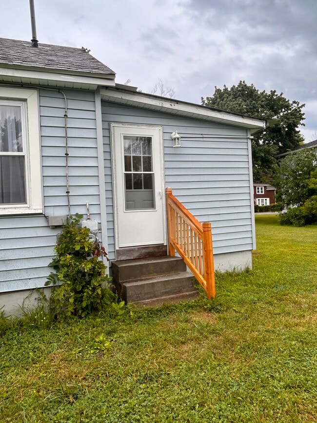 Building Photo - 9609 Maplewood St