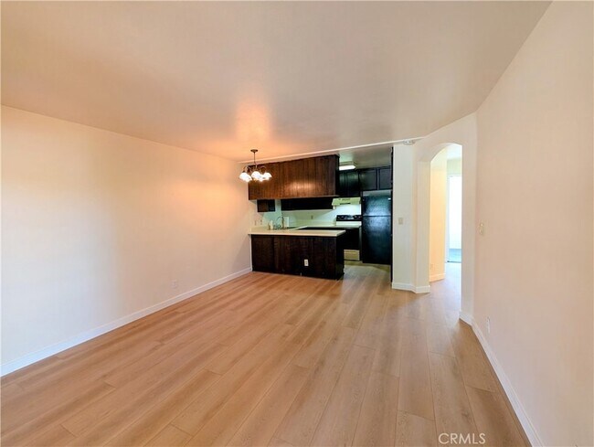 Foto del edificio - 6815 Remmet Ave