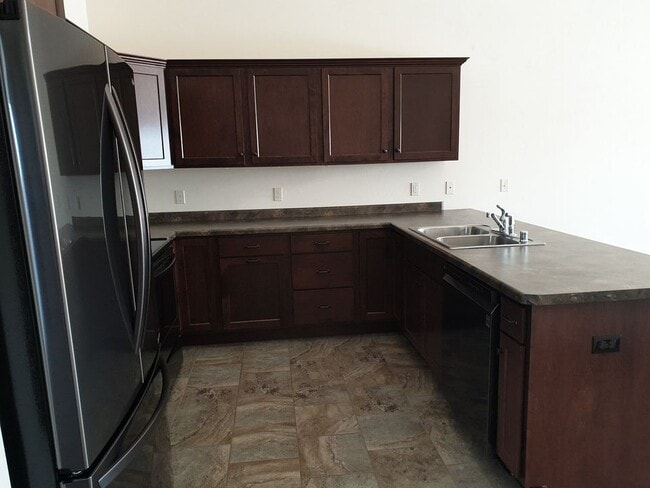 Kitchen - 1728 Lily of the Valley Dr