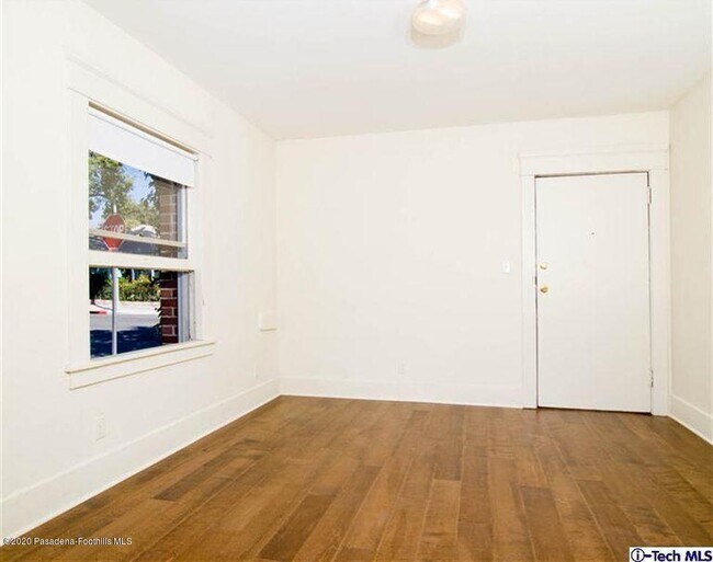 Building Photo - 471 Lincoln Ave