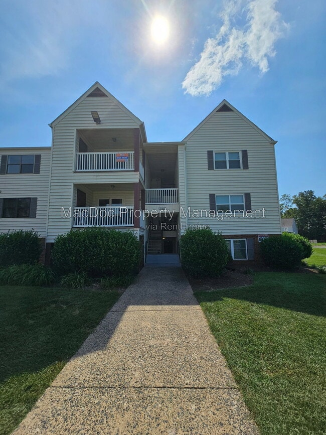 Building Photo - 100 Chesterfield Ln