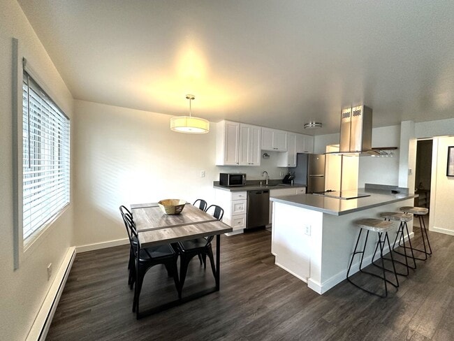 Building Photo - 1bd/1ba Seattle Condo