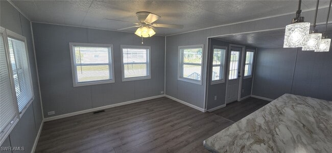 Foto del edificio - 26209 Kings Rd