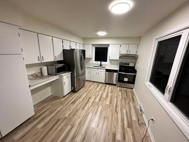 Building Photo - 641 Cottonwood Dr