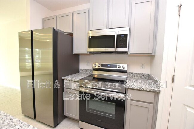 Building Photo - 3653 Majestic Dr