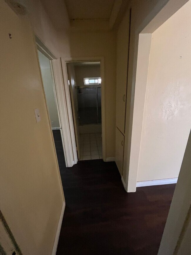 Foto del edificio - House 2BR/1BA Available Now
