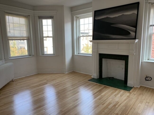 Building Photo - Spacious Allston 2 bed plus office availab...