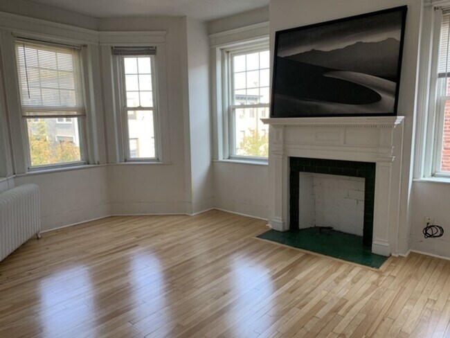Foto del edificio - Spacious Allston 2 bed plus office availab...