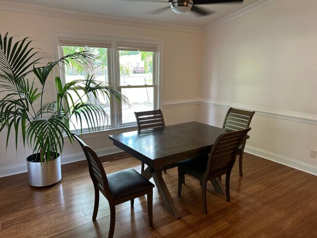 Foto del edificio - 3136 N Shiloh Rd