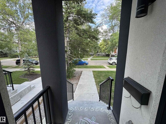 Photo du bâtiment - 7224-7112 112 St NW