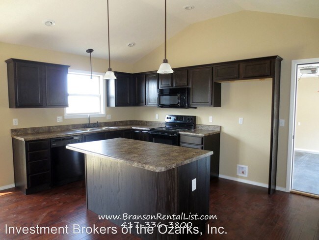 Building Photo - 1301 S Solaira St