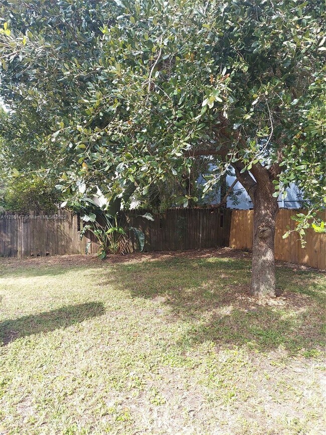 Foto del edificio - 5731 SW 26th St