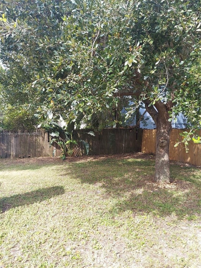 Building Photo - 5731 SW 26th St