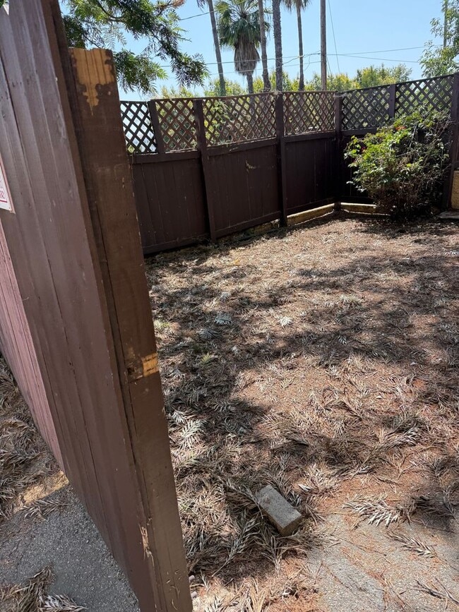 Building Photo - 2071 Vista Del Mar Ave