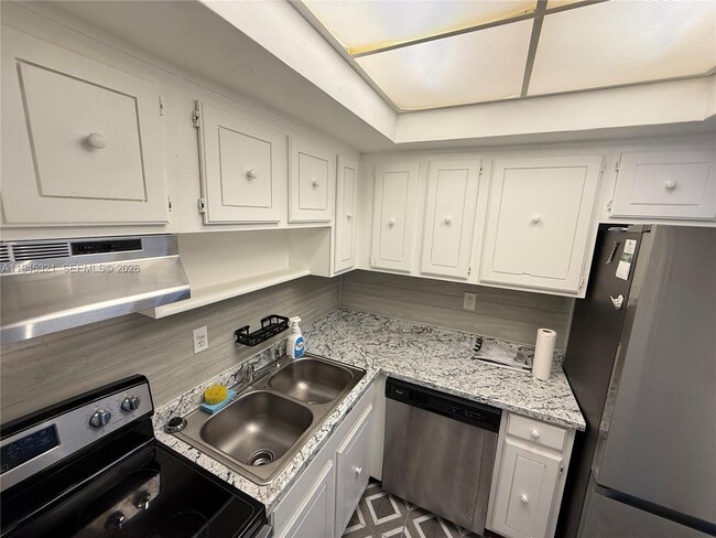 Foto del edificio - 1535 SE 15th St