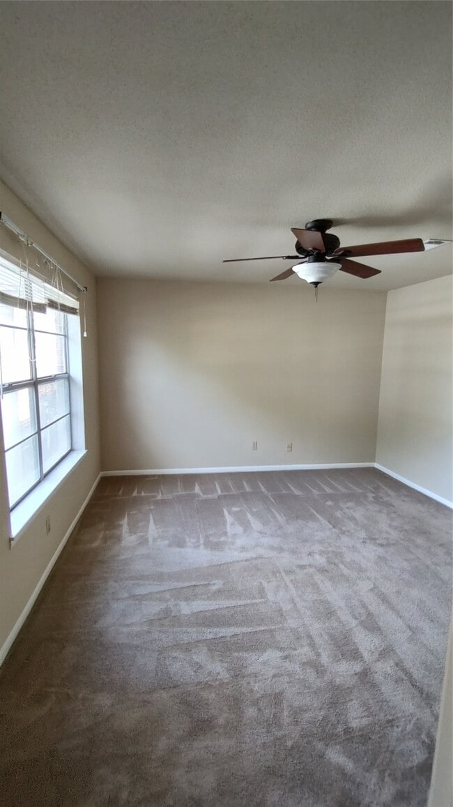 Building Photo - 4513 1/2 Bernardo De Galvez Ave