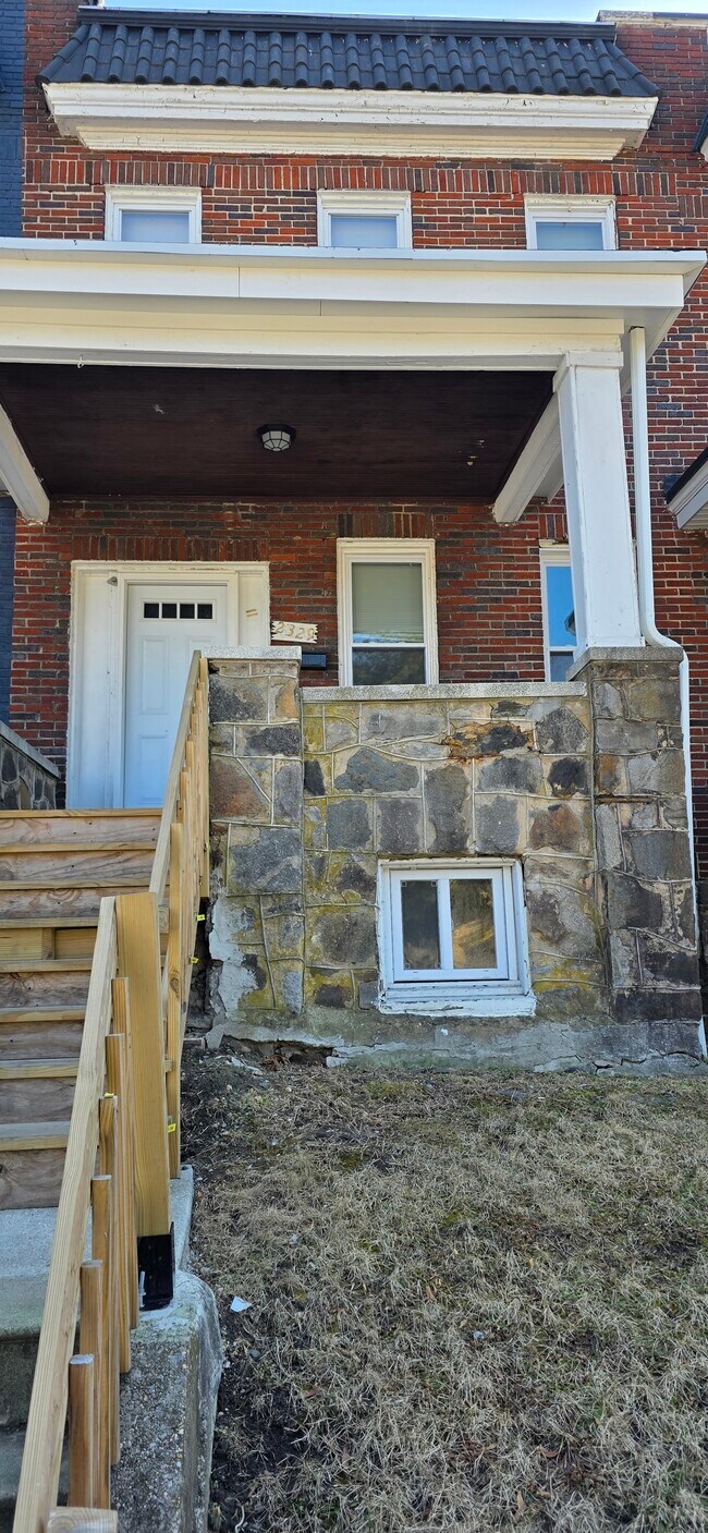 Foto del edificio - 2329 Windsor Ave