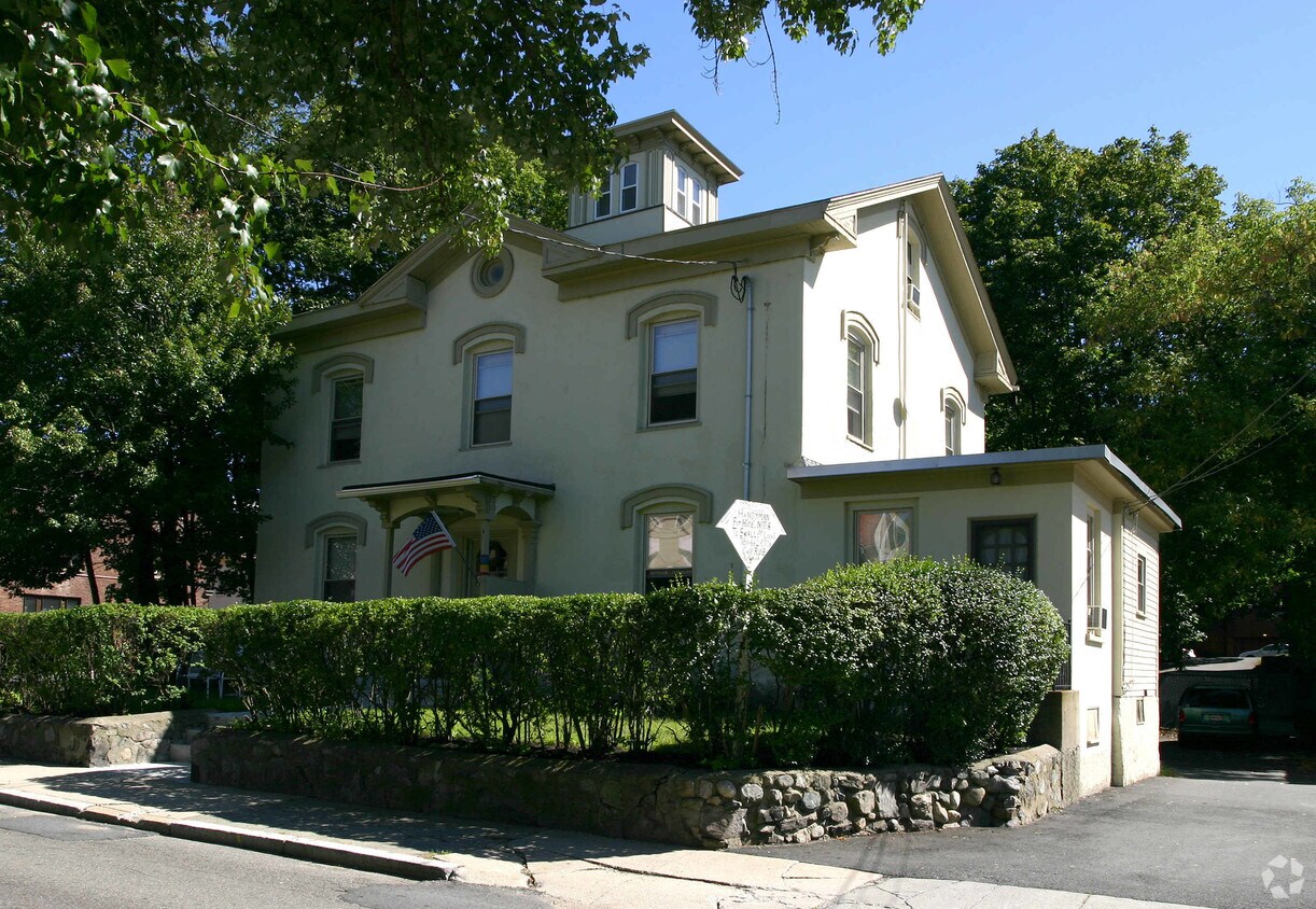 43 Waverly Pl, Melrose, MA 02176 Apartments in Melrose, MA