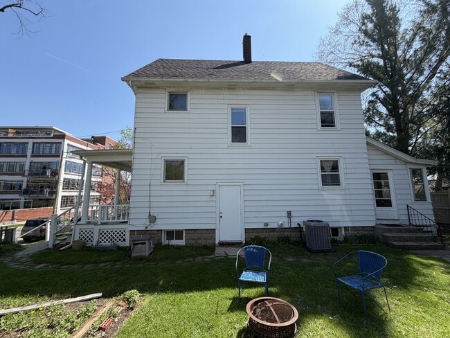 Building Photo - 311 W William St