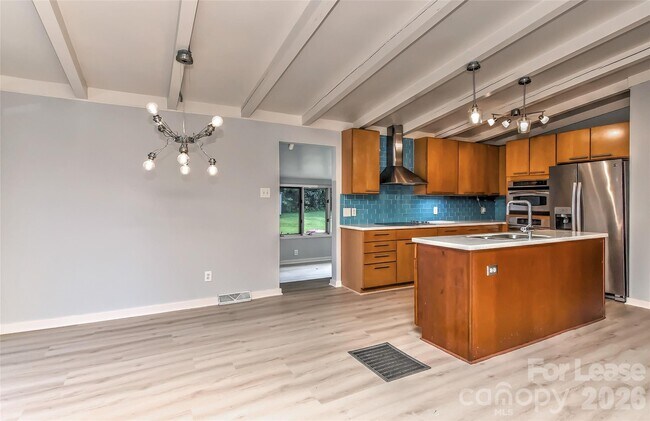 Foto del edificio - 3111 Spring Valley Rd