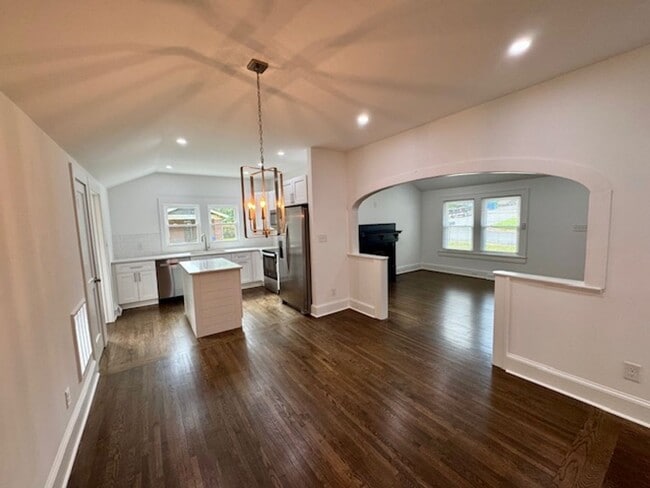 Building Photo - Renovated 3 Bedroom/2 Bath Home