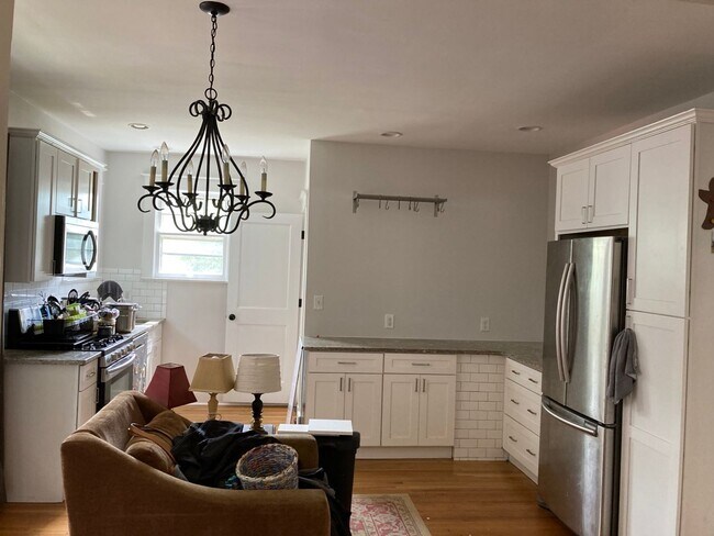 Building Photo - Crescent Hill  Charming Three Bedroom Bung...