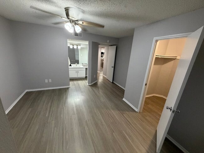 Building Photo - Fairway Greens Apartments