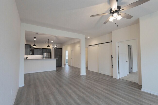 Foto del edificio - NEW LUXURY 2 BED 2 BATH 1 CAR GARAGE DUPLEX