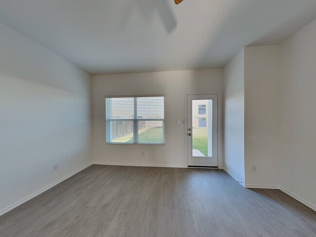 Foto del edificio - 1508 Chapel Rnch Rd