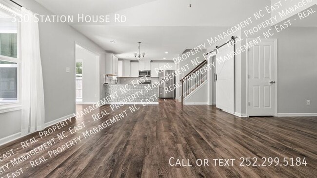 Building Photo - Perfect 3 bed 2 bath home just minutes fro...
