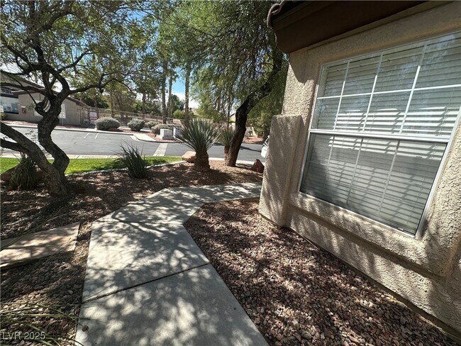 Foto del edificio - 2604 Ponderosa Pine Ave