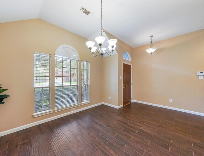 Foto del edificio - 5219 Bay Pines Dr
