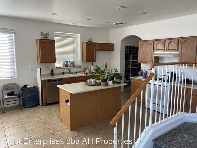 Foto del edificio - 5 br, 3 bath House - 21122 E CALLE DE FLORES
