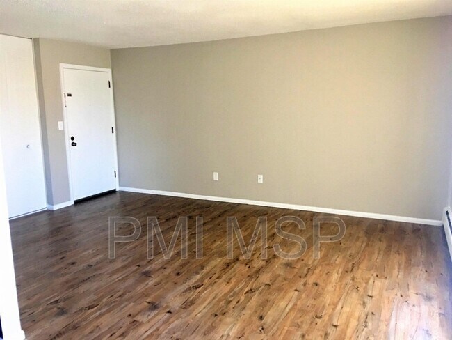 Foto del edificio - 1015 County Rd D E