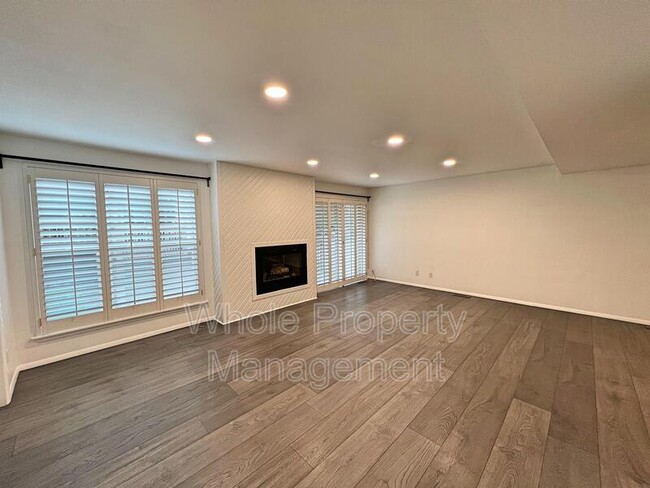 Foto del edificio - 701 N Harlan St