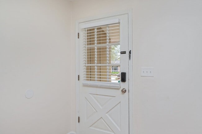 Building Photo - Renovated 3 bedroom house in Niceville!