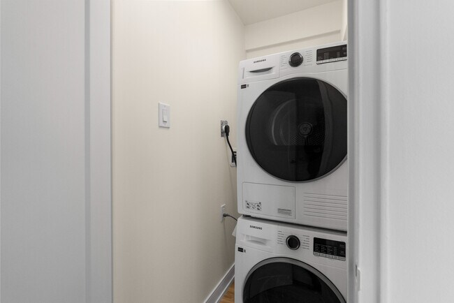 Photo du bâtiment - 2440 Queen Street East