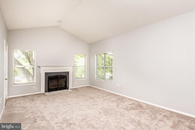 Foto del edificio - 6011 Rosebud Ln