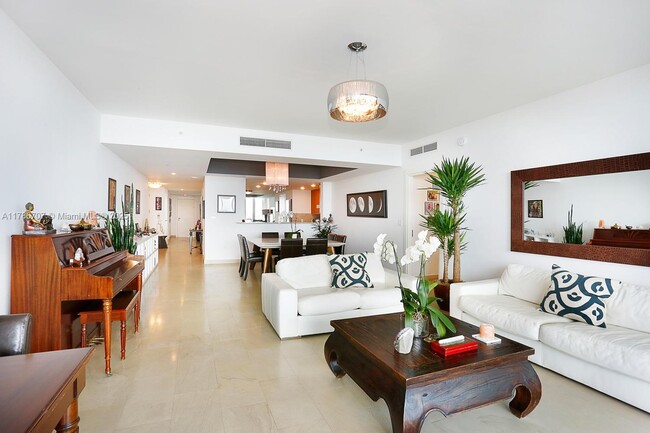 Building Photo - 2627 S Bayshore Dr