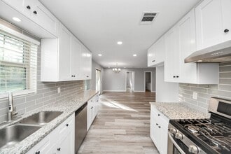 Building Photo - 7922 Sheree St