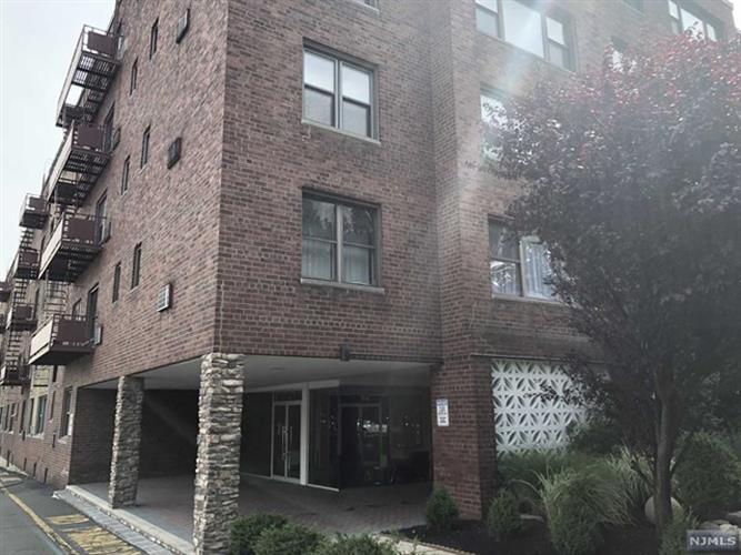 275 Hoym St Unit 3A, Fort Lee, NJ 07024 Condo for Rent in Fort Lee