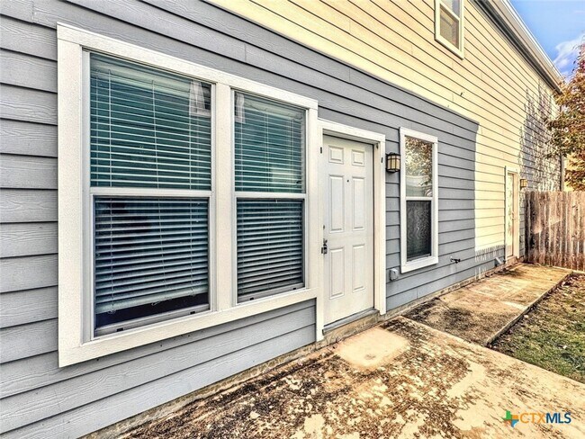 Foto del edificio - 338 Trestle Tree