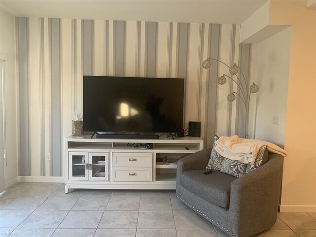 Foto del edificio - 3 br, 2.5 bath Townhome - 11416 SW 250th St