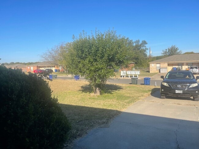 Building Photo - 1210-1212 Walt Morgan Circle