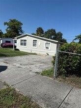 Building Photo - 871 NW 34th Way