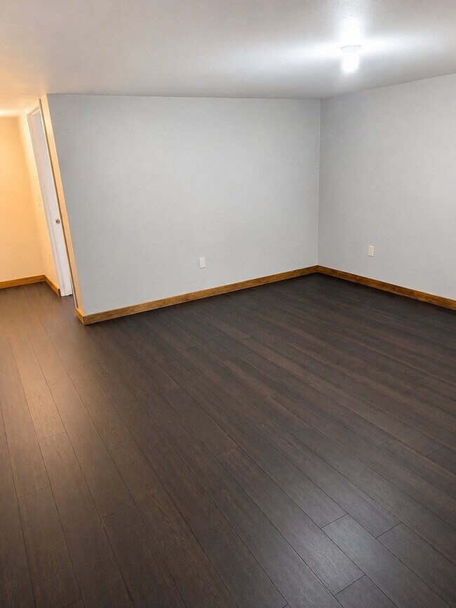 Foto del edificio - 302 Meadow Ln